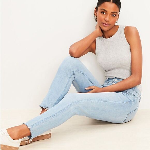 NWT Destructed frayed hem Button Fly High Rise Skinny Jeans Light Wash  sz 29/8 - Picture 3 of 16